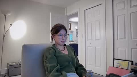 Snapshot of livvyybearxx chatting on 06/12/26, 09:57 liv online show from 06/12/26, 09:57