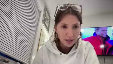 Snapshot of livvyybearxx chatting on 06/13/26, 10:24 liv online show from 06/13/26, 10:24