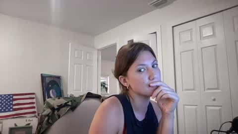 Snapshot of livvyybearxx chatting on 06/27/26, 10:48 liv online show from 06/27/26, 10:48