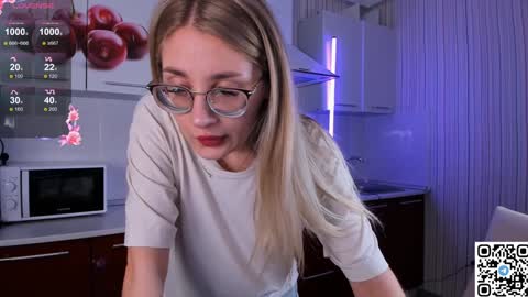 Snapshot of livyybosom chatting on 12/13/24, 03:54 My name is Livy Nice to meet you Thumbs up please its important online show from 12/13/24, 03:54