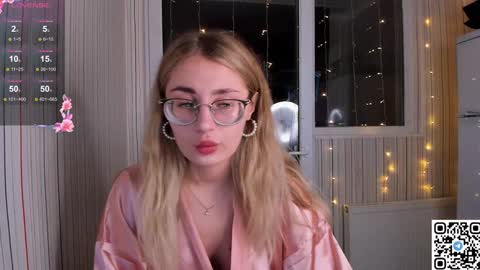 Snapshot of livyybosom chatting on 01/18/25, 06:32 My name is Livy Nice to meet you Thumbs up please its important online show from 01/18/25, 06:32