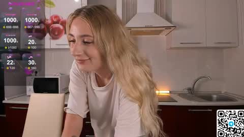 Snapshot of livyybosom chatting on 06/05/26, 04:35 My name is Livy Nice to meet you Thumbs up please its important online show from 06/05/26, 04:35