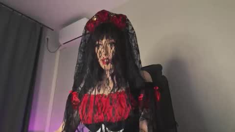 Liya Ray online show from 10/25/25, 03:07