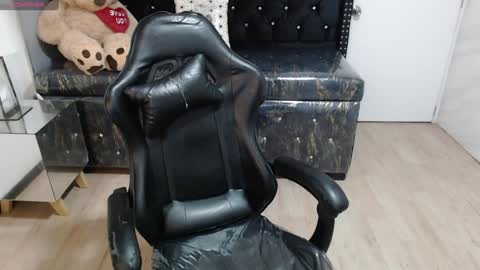 Liz online show from 01/26/25, 03:06