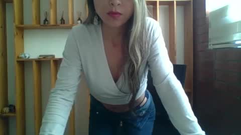 liz_28 online show from 09/18/25, 03:47