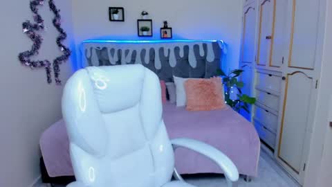 LIZ online show from 12/10/24, 06:44