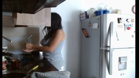 liz_fe online show from 04/23/26, 04:31