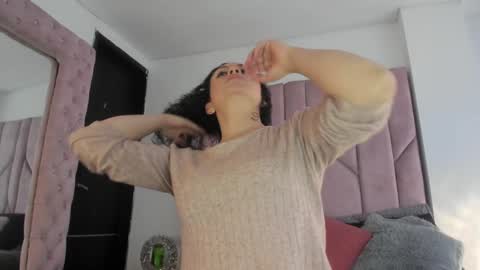 Snapshot of liz_holmes chatting on 01/28/25, 12:22 Liz online show from 01/28/25, 12:22