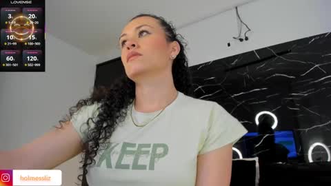 Snapshot of liz_holmes chatting on 03/10/25, 11:53 Liz online show from 03/10/25, 11:53