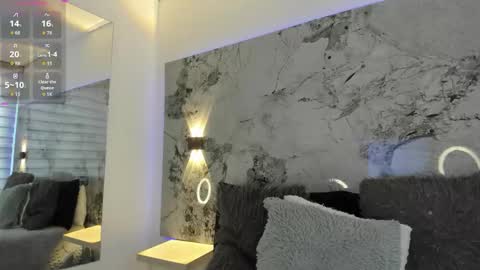 Snapshot of liz_holmes chatting on 10/23/25, 11:53 Liz online show from 10/23/25, 11:53