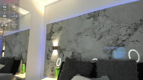 Snapshot of liz_holmes chatting on 10/24/25, 10:33 Liz online show from 10/24/25, 10:33