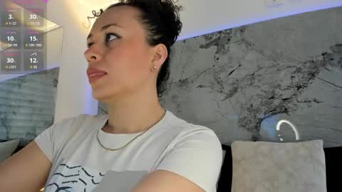 Snapshot of liz_holmes chatting on 11/21/25, 12:15 Liz online show from 11/21/25, 12:15