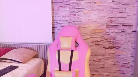 liz_monserrat online show from 12/19/25, 07:43