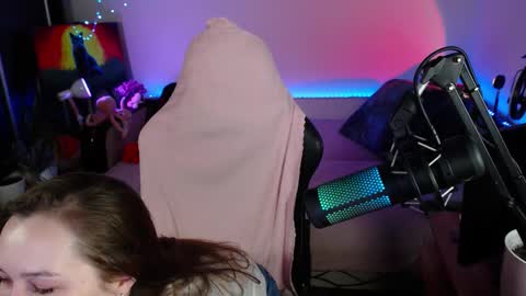 LIzaSwan online show from 11/22/25, 06:40