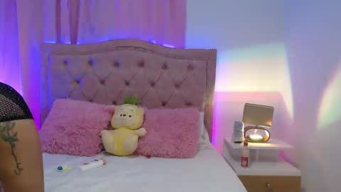 Liz Becker online show from 10/19/25, 03:51