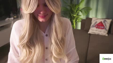 Snapshot of lizbethcoll chatting on 01/02/25, 11:27 Sunnheart online show from 01/02/25, 11:27