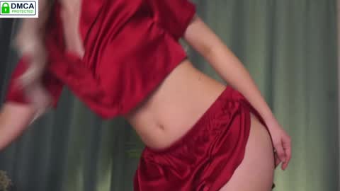 Snapshot of lizbethcoll chatting on 01/11/25, 10:51 Sunnheart online show from 01/11/25, 10:51