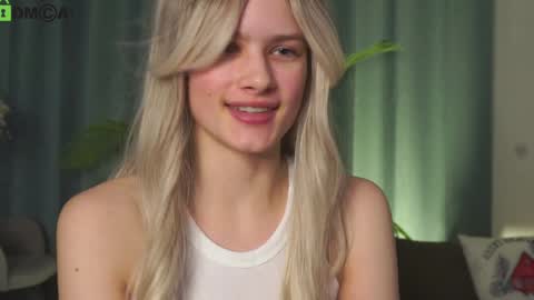 Snapshot of lizbethcoll chatting on 01/14/25, 05:45 Sunnheart online show from 01/14/25, 05:45