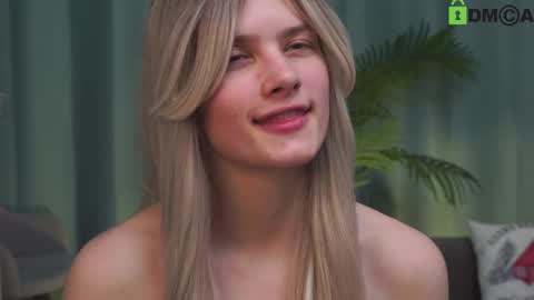 Snapshot of lizbethcoll chatting on 02/26/25, 08:44 Sunnheart online show from 02/26/25, 08:44