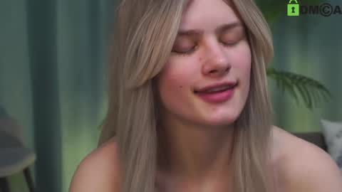 Snapshot of lizbethcoll chatting on 02/26/25, 11:48 Sunnheart online show from 02/26/25, 11:48