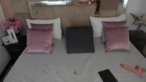 Snapshot of lizbrook chatting on 07/22/26, 07:49 Liz online show from 07/22/26, 07:49