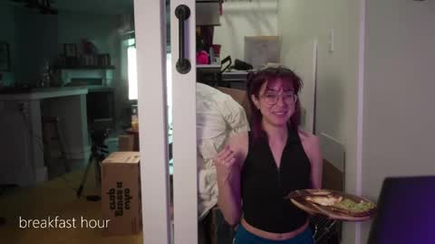 Snapshot of lizmreow chatting on 03/31/26, 09:48 Liselle online show from 03/31/26, 09:48