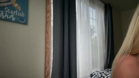 Snapshot of lizpurrxxx chatting on 01/09/25, 06:47 Liz Purr online show from 01/09/25, 06:47