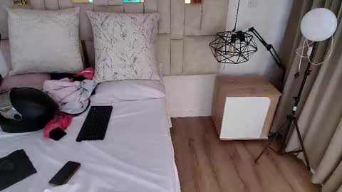 Lizz  online show from 10/16/25, 12:50