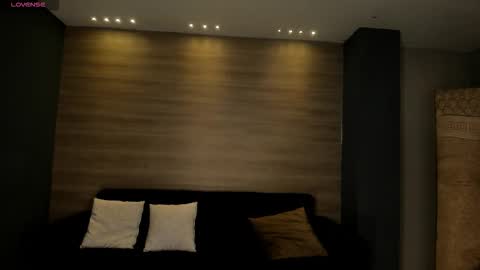 Lizzi  online show from 10/30/25, 08:20