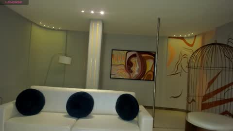 Lizzi  online show from 11/12/25, 08:19