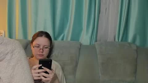 lizzi_muur online show from 12/19/24, 03:19