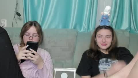 lizzi_muur online show from 12/31/24, 08:12