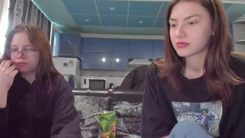 lizzi_muur online show from 02/23/25, 12:37