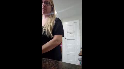 Snapshot of lizzie88showers chatting on 12/05/25, 03:30 lizzie88showers online show from 12/05/25, 03:30