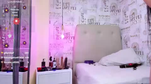 Snapshot of lizziemontana2 chatting on 02/11/25, 10:50 online show from 02/11/25, 10:50