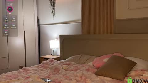 Lizzy online show from 04/19/26, 01:43