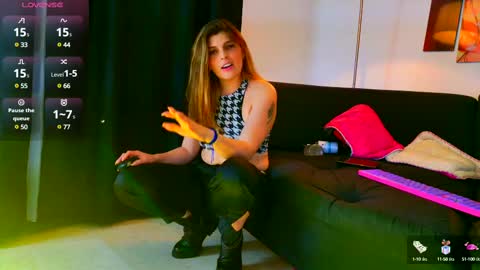 Snapshot of lizzymontana chatting on 02/15/25, 12:37 Liz online show from 02/15/25, 12:37