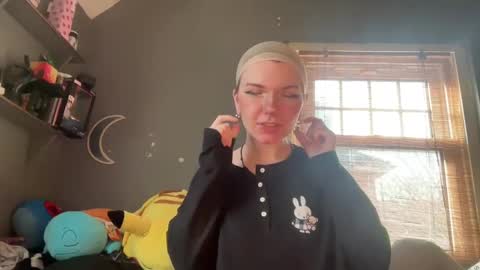 Snapshot of lizzyylovesick chatting on 02/19/25, 02:01 lizzybunny online show from 02/19/25, 02:01