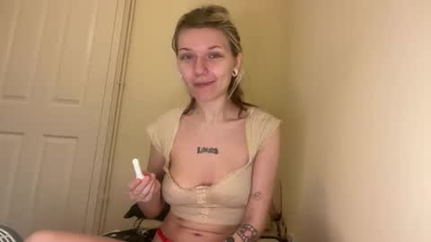 Snapshot of lizzyylovesick chatting on 11/03/25, 08:21 lizzybunny online show from 11/03/25, 08:21