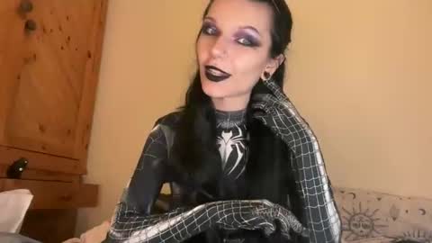 lizzybunny online show from 04/16/26, 07:58