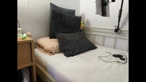 Snapshot of loenne3 chatting on 11/21/25, 11:03 loenne3 online show from 11/21/25, 11:03