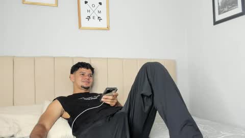 Snapshot of logan_9_ chatting on 05/18/26, 05:13 logan online show from 05/18/26, 05:13