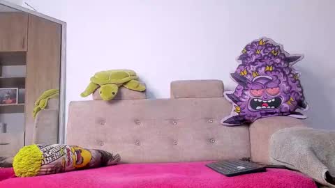 Snapshot of logan_drakex chatting on 11/19/25, 03:39 LOGAN DRAKE online show from 11/19/25, 03:39