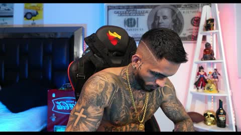 logan_hugh8 online show from 12/19/24, 05:40