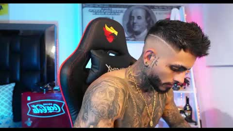 logan_hugh8 online show from 02/21/25, 08:40