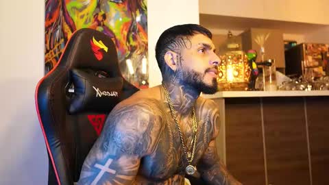 logan_hugh8 online show from 09/28/25, 02:06