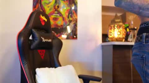 logan_hugh8 online show from 10/02/25, 01:34