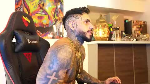 logan_hugh8 online show from 10/02/25, 01:40