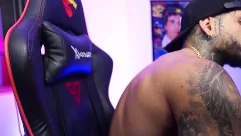 logan_hugh8 online show from 12/16/25, 01:10