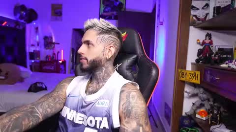 logan_hugh8 online show from 03/27/26, 11:32